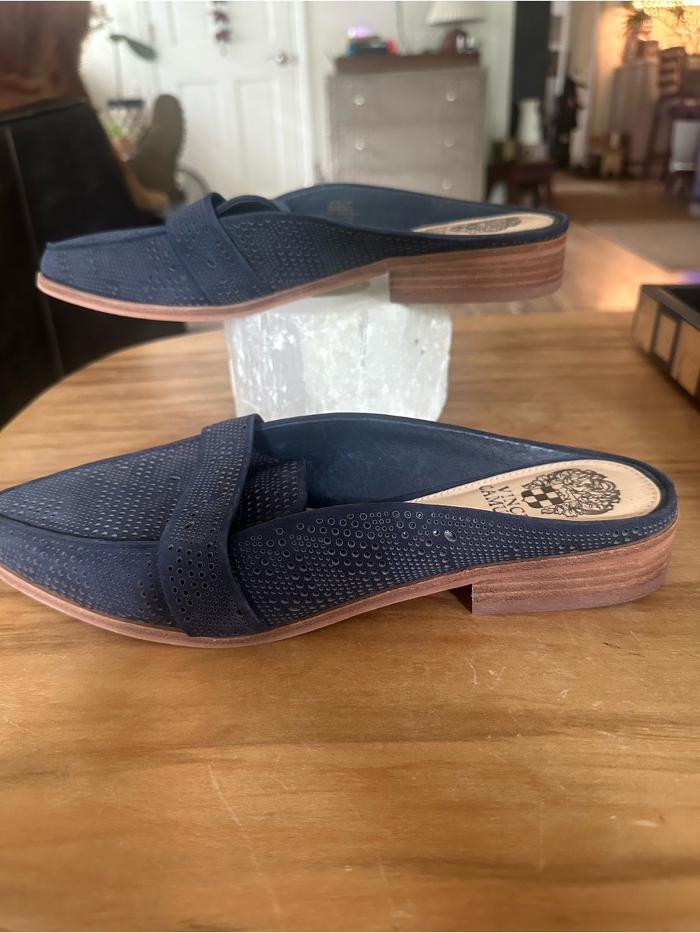Vince Camuto Navy Perforated Pointed-Toe Slip-On Loafers Size 8.5. Like new - Picture 3 of 5
